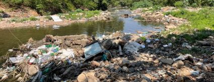 Águas Cuiabá retira cerca de 214 sacos de resíduos do córrego do Gambá