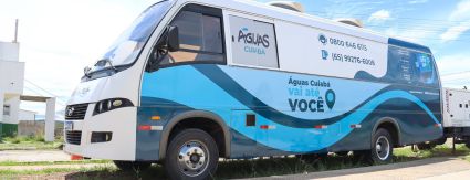 Osmar Cabral recebe unidade móvel da Águas Cuiabá