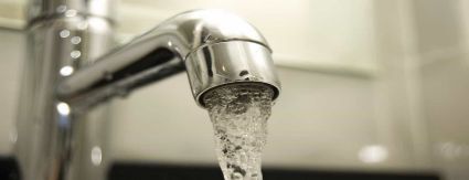 Redução de 10 litros no consumo de água por dia pode evitar racionamento