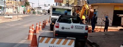 Rua histórica de Cuiabá passa por reparos na rede de abastecimento