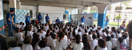 Em celebração ao Dia Mundial da Água, programa Educativo Itinerante Monet leva obras do artista a escolas públicas do Rio
