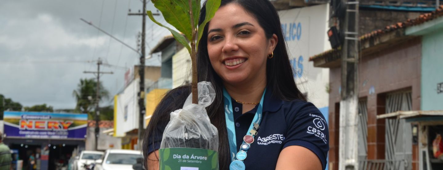 Agreste Saneamento celebra o Dia da Árvore com entrega de mudas frutíferas no município de Campo Grande Agreste Saneamento celebra o Dia da Árvore com entrega de mudas frutíferas no município de Campo Grande