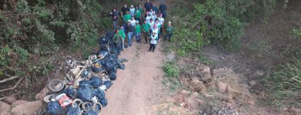 Voluntários da Águas Colíder e parceiros recolhem cerca de 1 tonelada de lixo do Rio Carapá