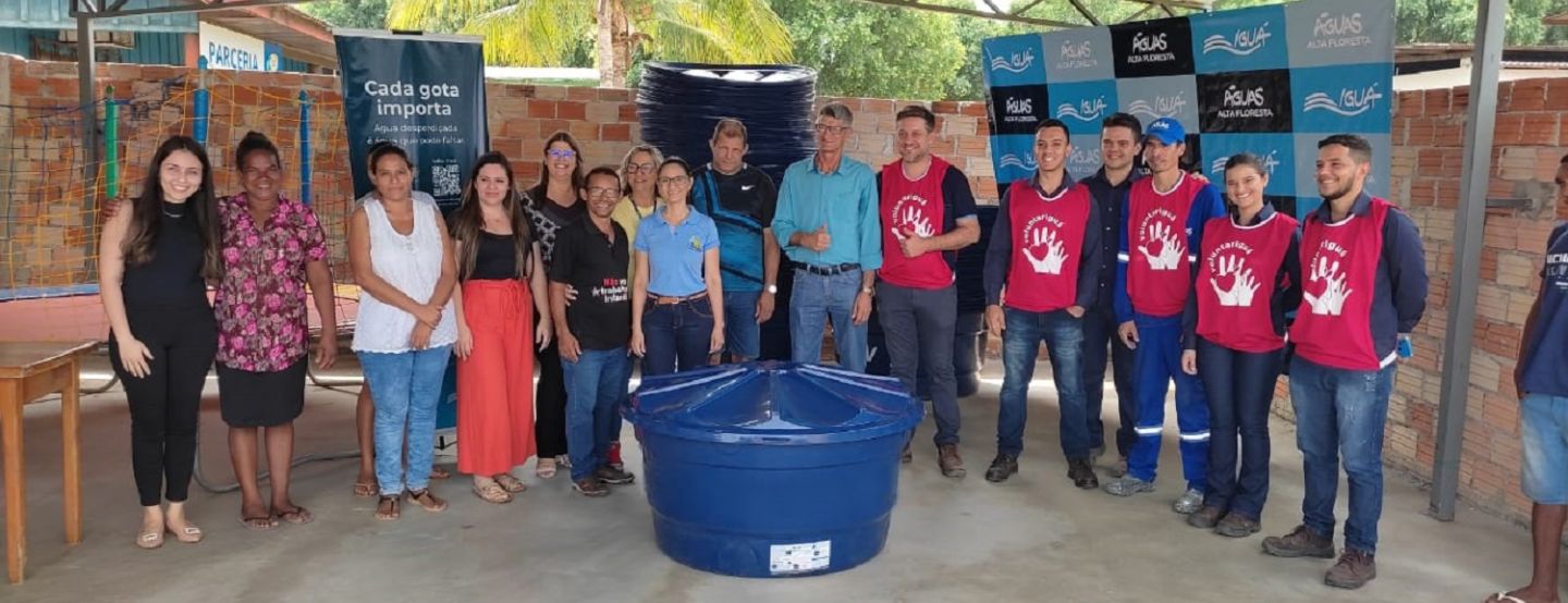 Águas Alta Floresta realiza doação de caixas d’água para o CRAS do município